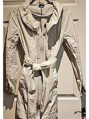 Kristin Davis trench coat size M